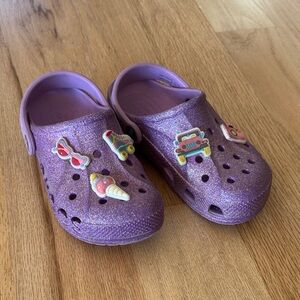 Kids purple glitter crocs
Size 13